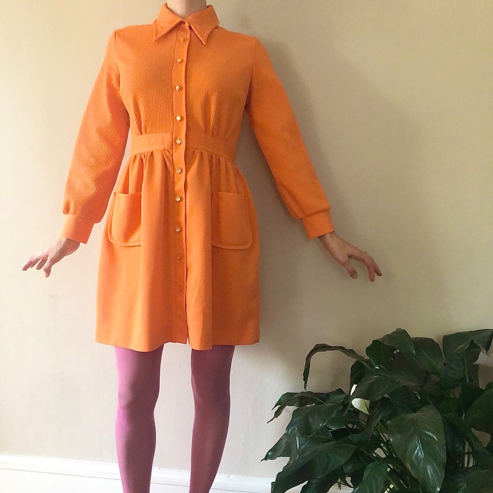 Vintage bright orange dress 🍊